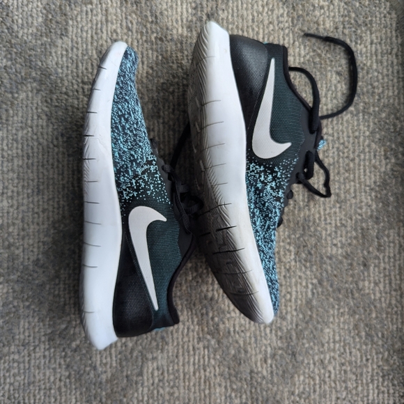 Nike shoes - Picture 3 of 3